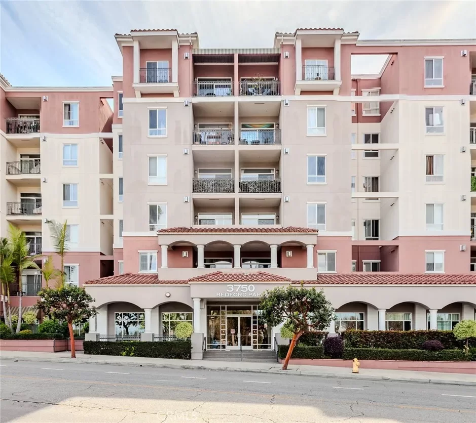 2BR Condo for Sale in Los Angeles, CA