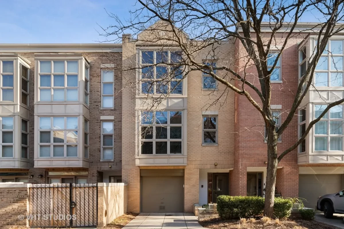 3BR Townhouse for Sale in Chicago, IL