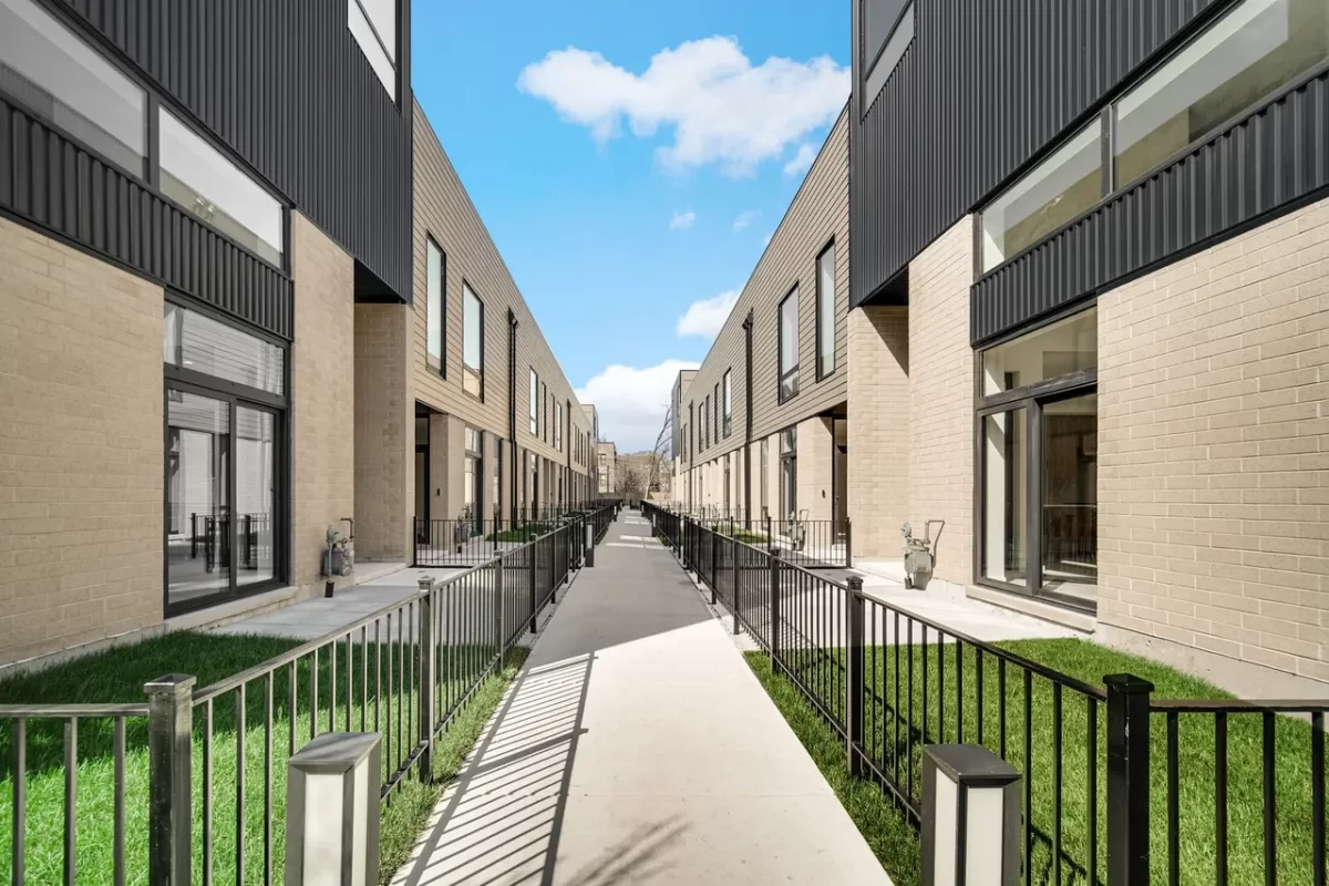 3BR Townhouse for Sale in Chicago, IL