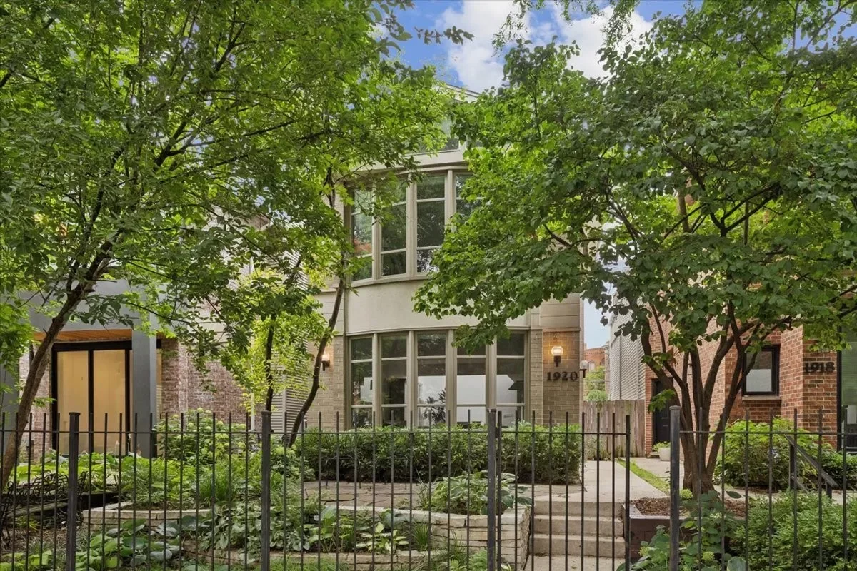 3BR House for Sale in Chicago, IL