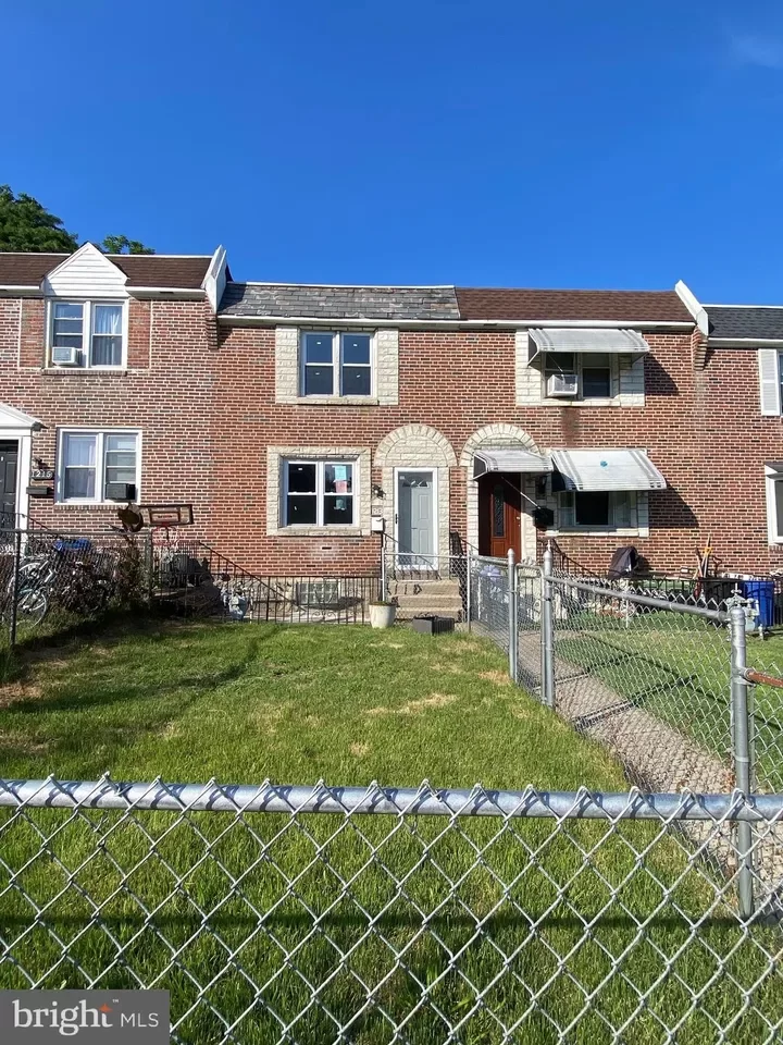 4BR Townhouse for Sale in Darby, PA