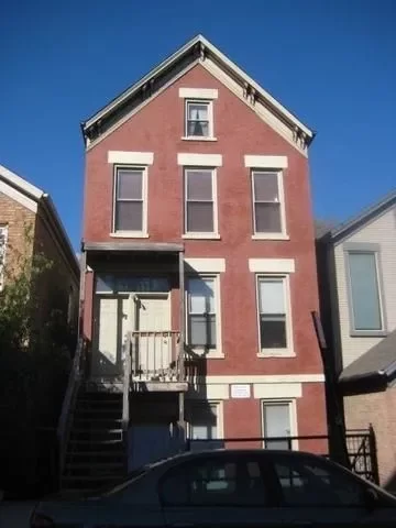 6BR Multi-Family for Sale in Chicago, IL