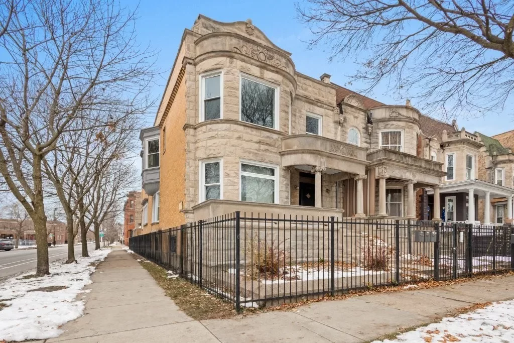 4BR Multi-Family for Sale in Chicago, IL