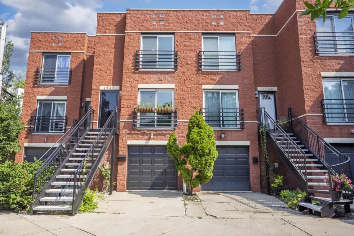 2BR Townhouse for Sale in Chicago, IL