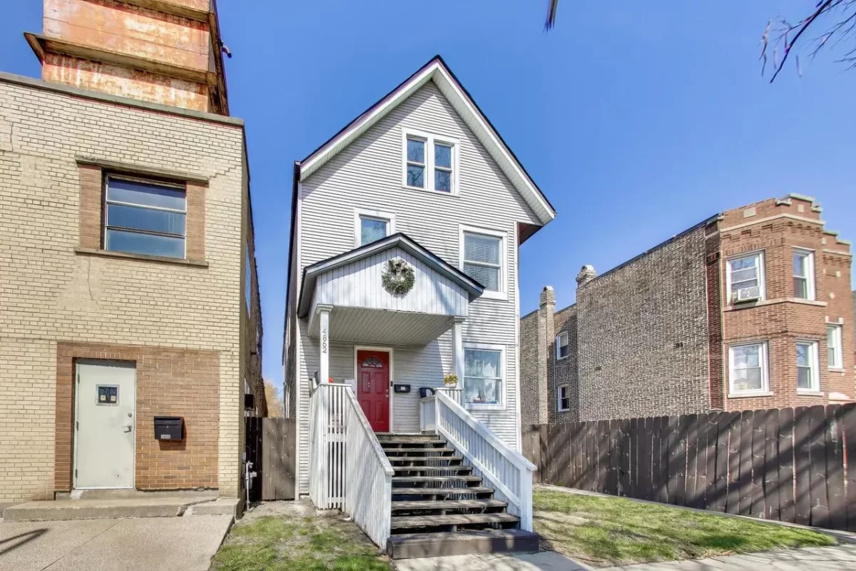 6BR Multi-Family for Sale in Chicago, IL