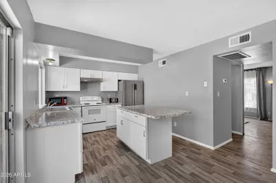 3BR Townhouse for Sale in Phoenix, AZ