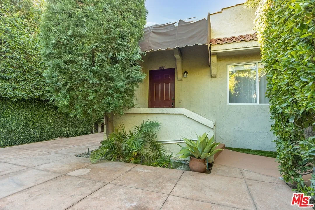 2BR Townhouse for Rent in Los Angeles, CA