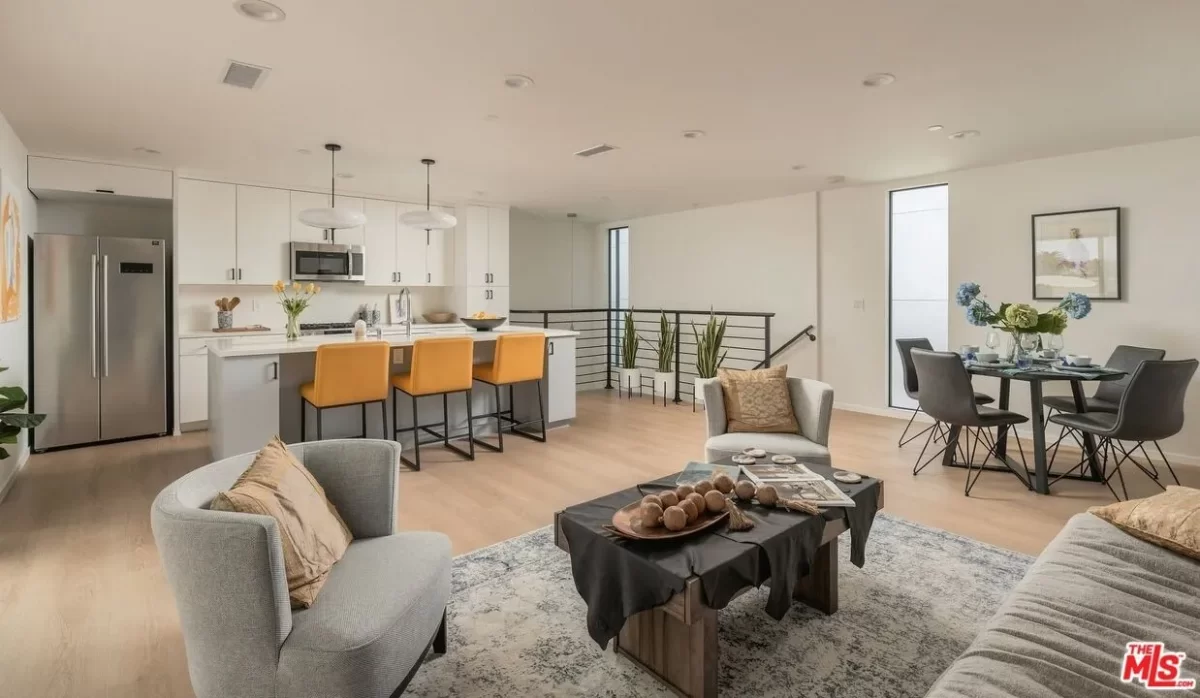 2BR Townhouse for Sale in Los Angeles, CA