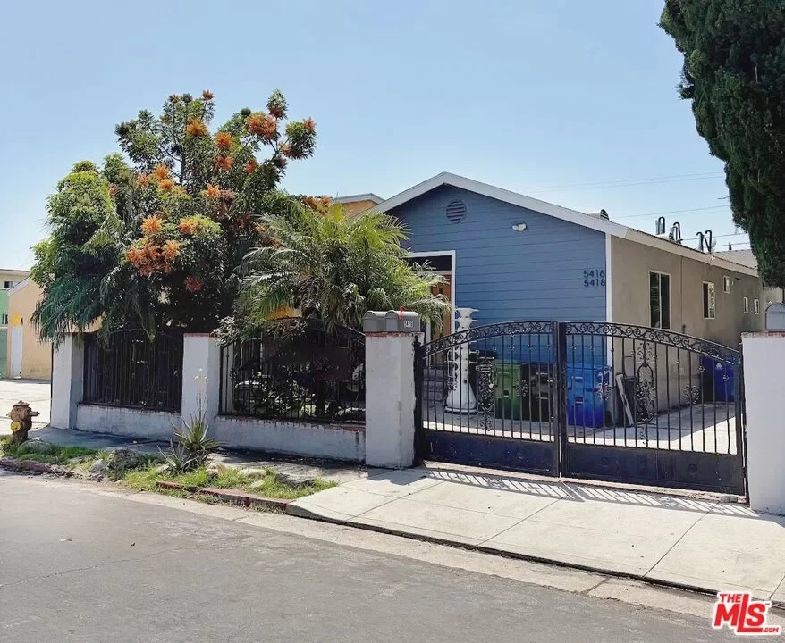 5BR Multi-Family for Sale in Los Angeles, CA
