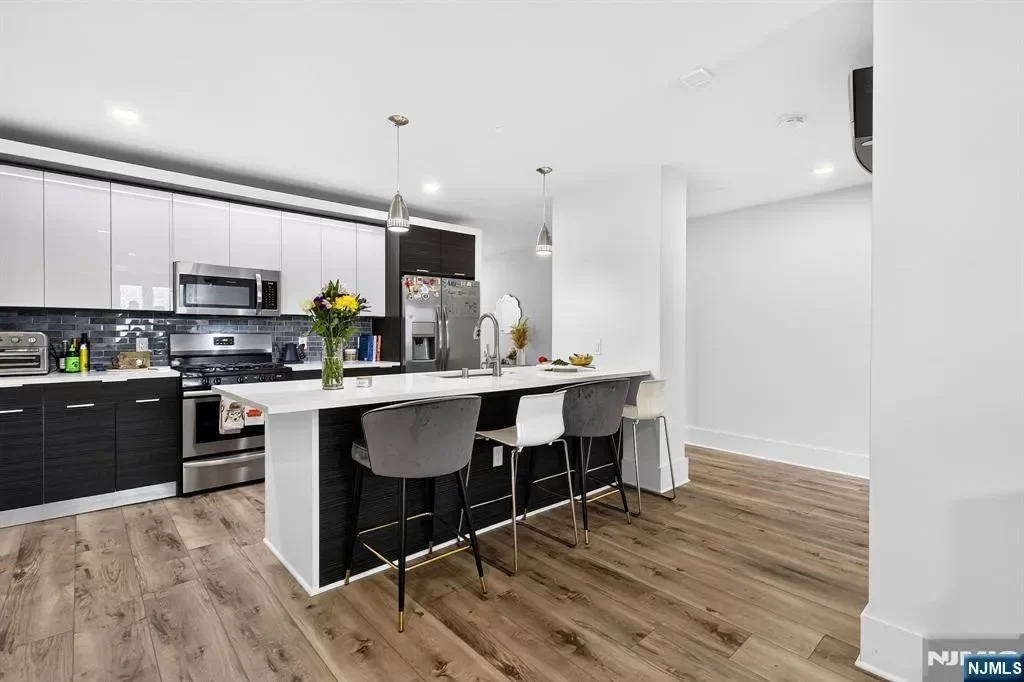 1BR Condo for Sale in Guttenberg, NJ