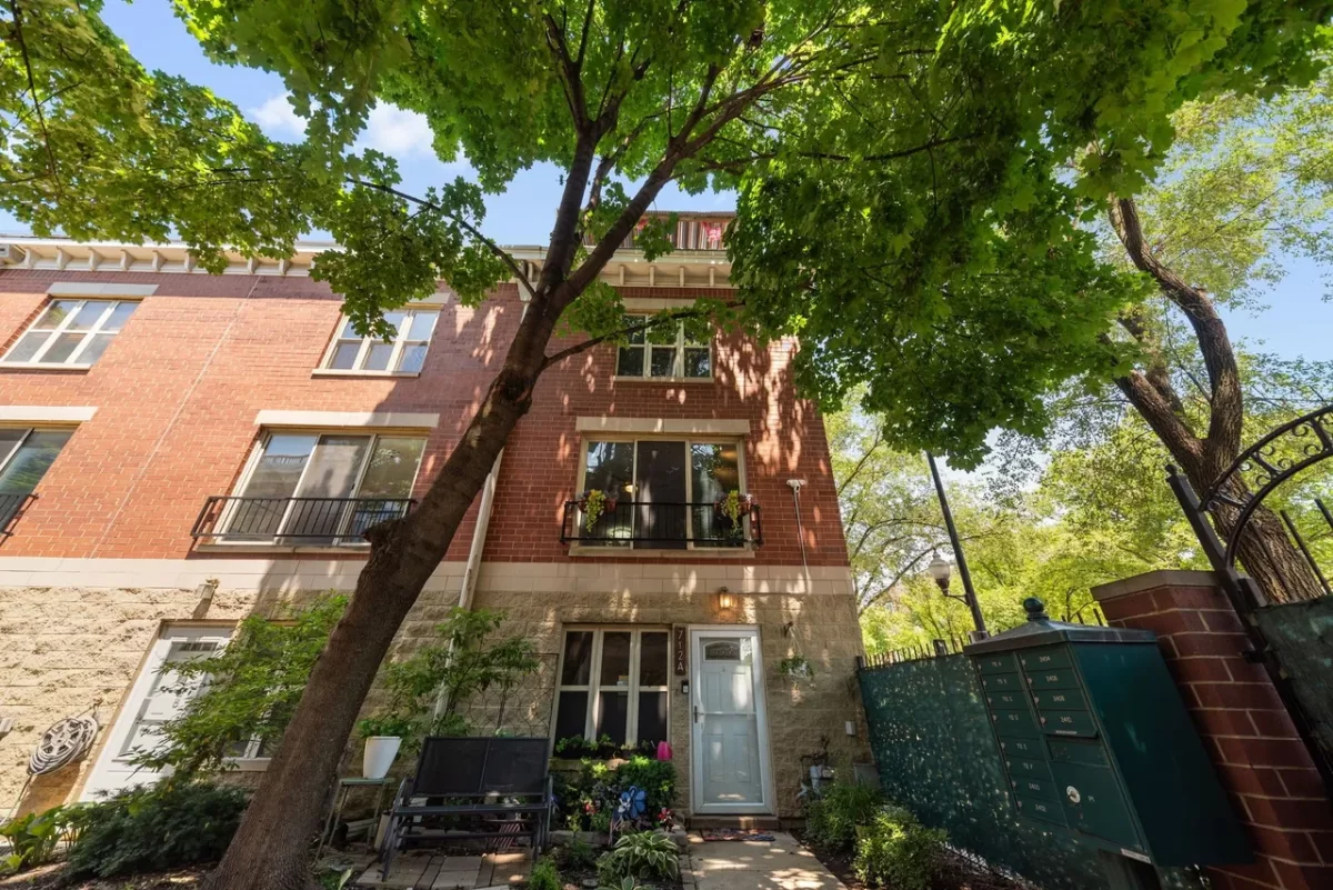 3BR Townhouse for Rent in Chicago, IL