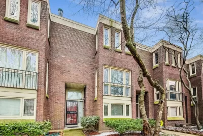 4BR Townhouse for Sale in Chicago, IL