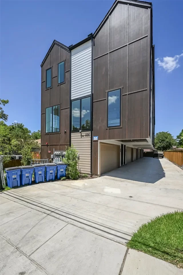 2BR Townhouse for Rent in Dallas, TX