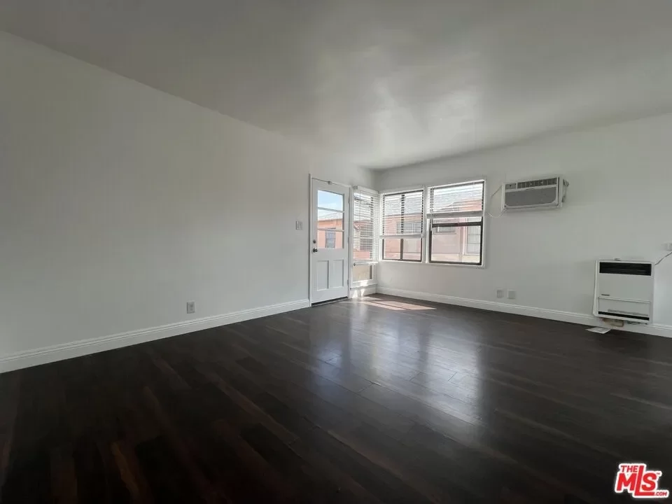 2BR Townhouse for Rent in Los Angeles, CA