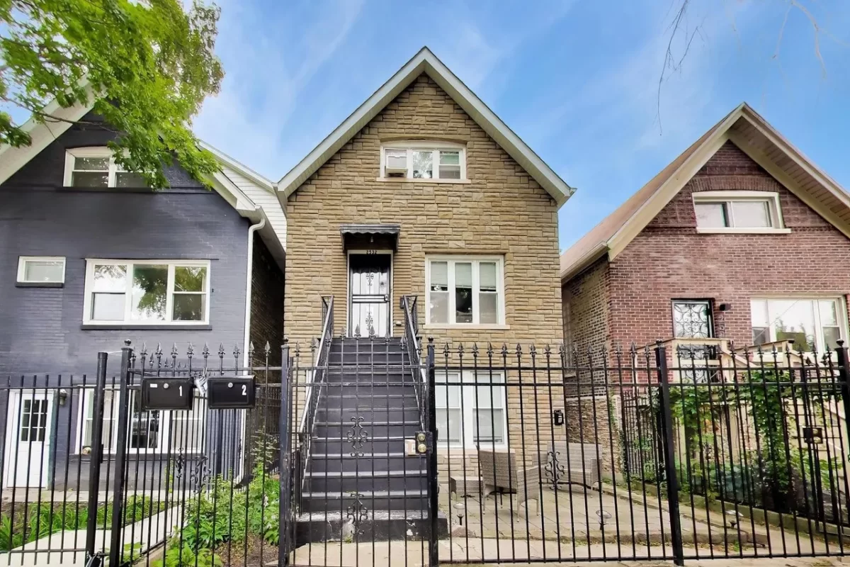 4BR Multi-Family for Sale in Chicago, IL