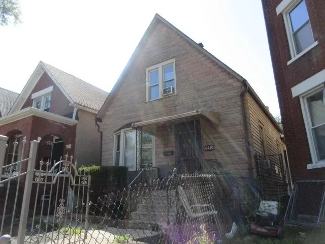 4BR House for Sale in Chicago, IL