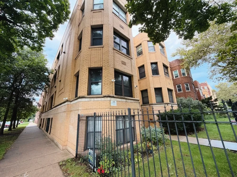 2BR Condo for Sale in Chicago, IL