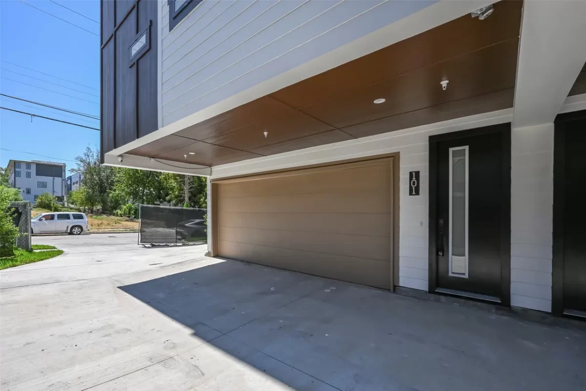 2BR Townhouse for Rent in Dallas, TX