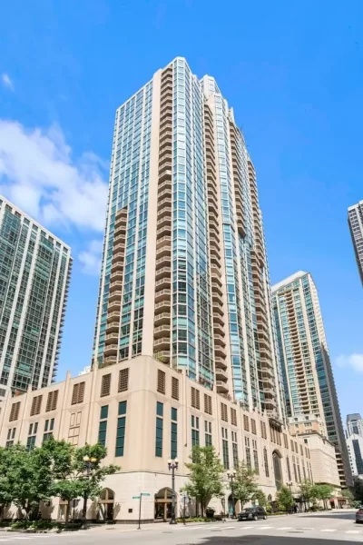 3BR Condo for Sale in Chicago, IL