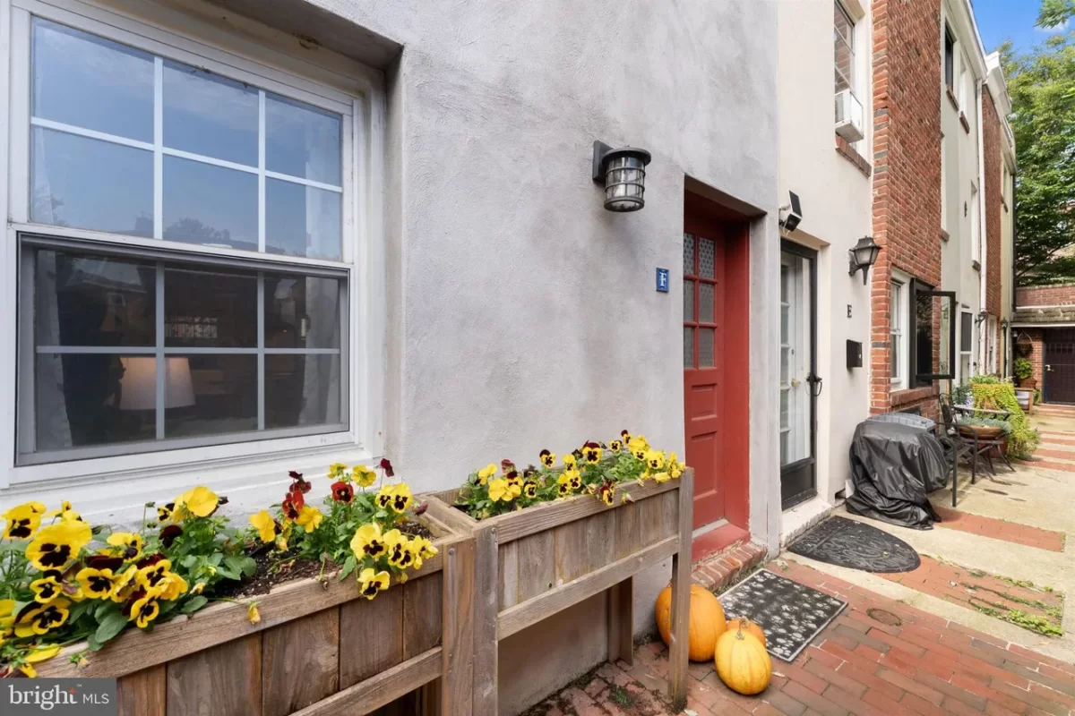 2BR Townhouse for Sale in Philadelphia, PA