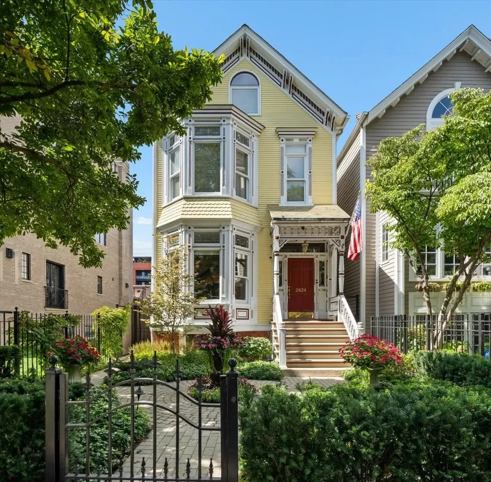 4BR House for Sale in Chicago, IL