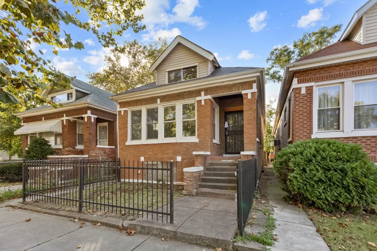 3BR House for Sale in Chicago, IL