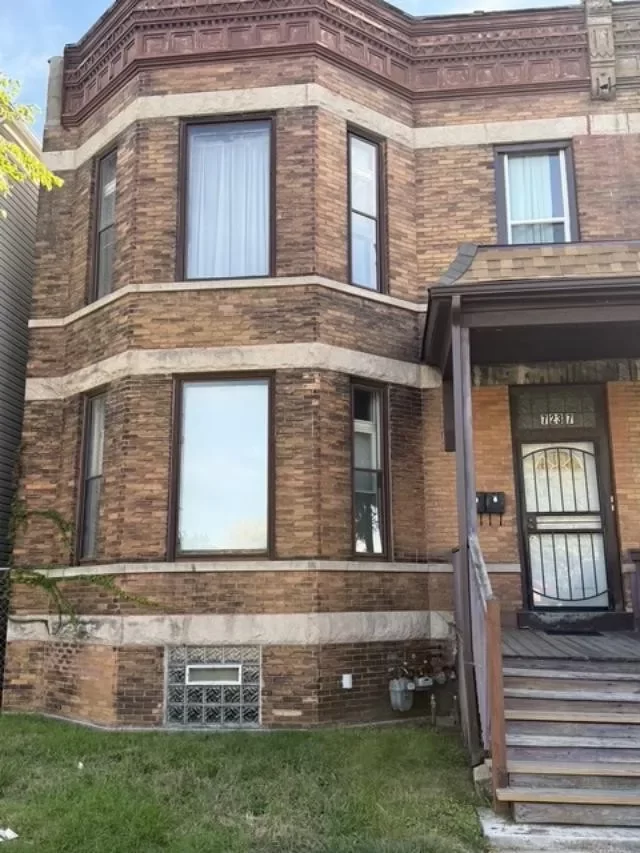 4BR Multi-Family for Sale in Chicago, IL