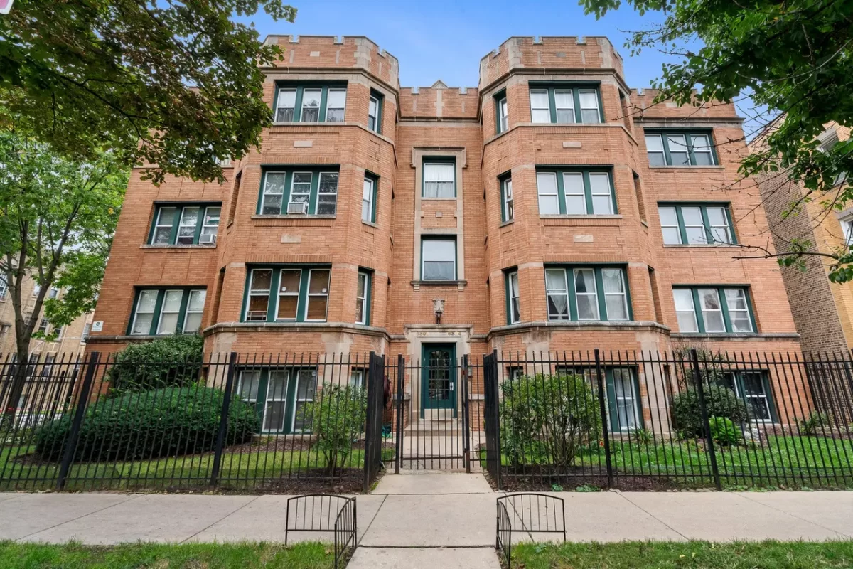 2BR Condo for Sale in Chicago, IL