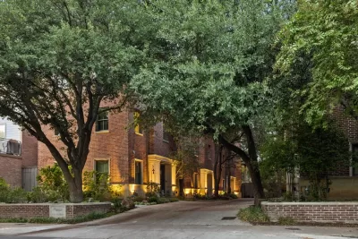 3BR Townhouse for Sale in Dallas, TX