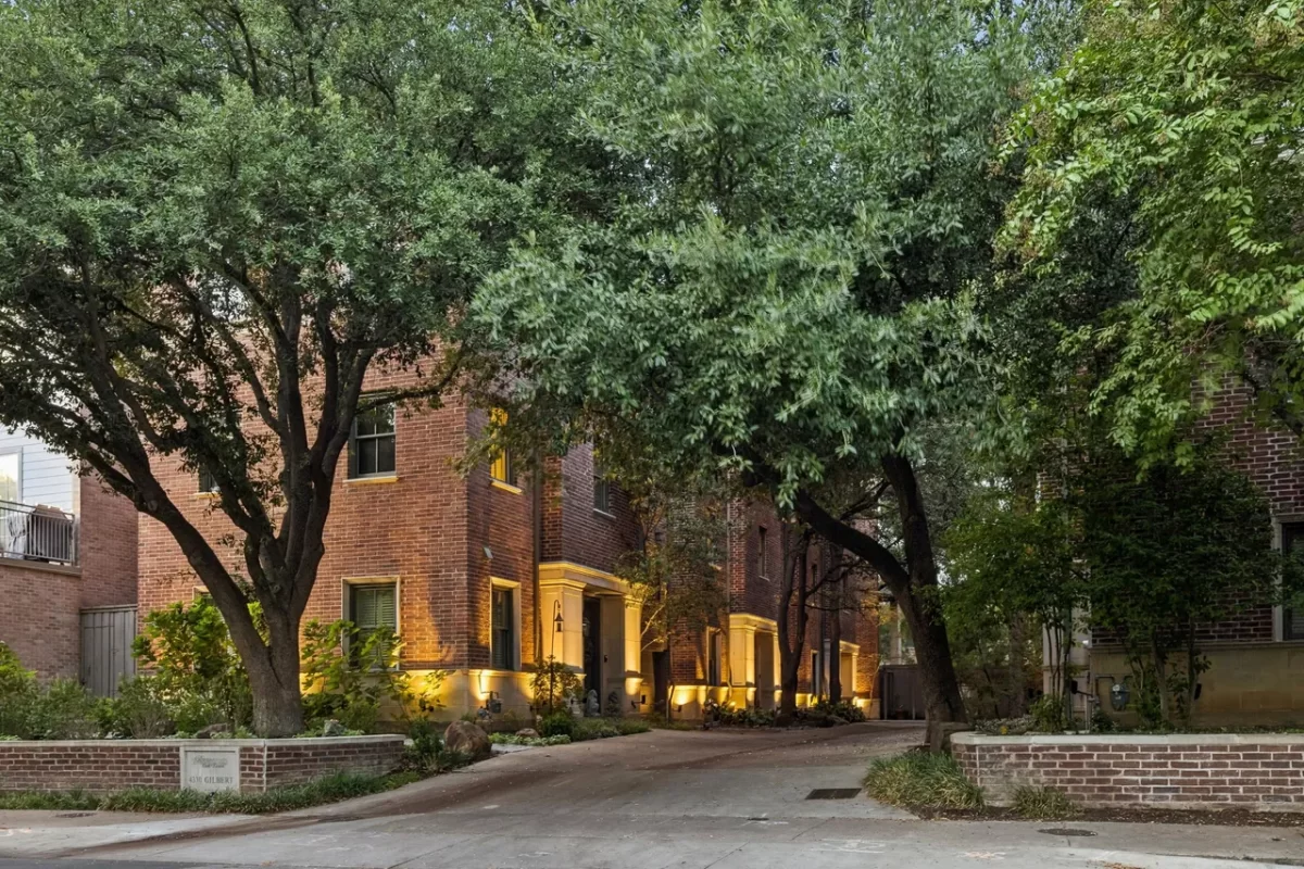 3BR Townhouse for Sale in Dallas, TX