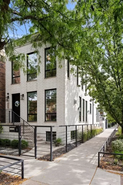 4BR House for Sale in Chicago, IL
