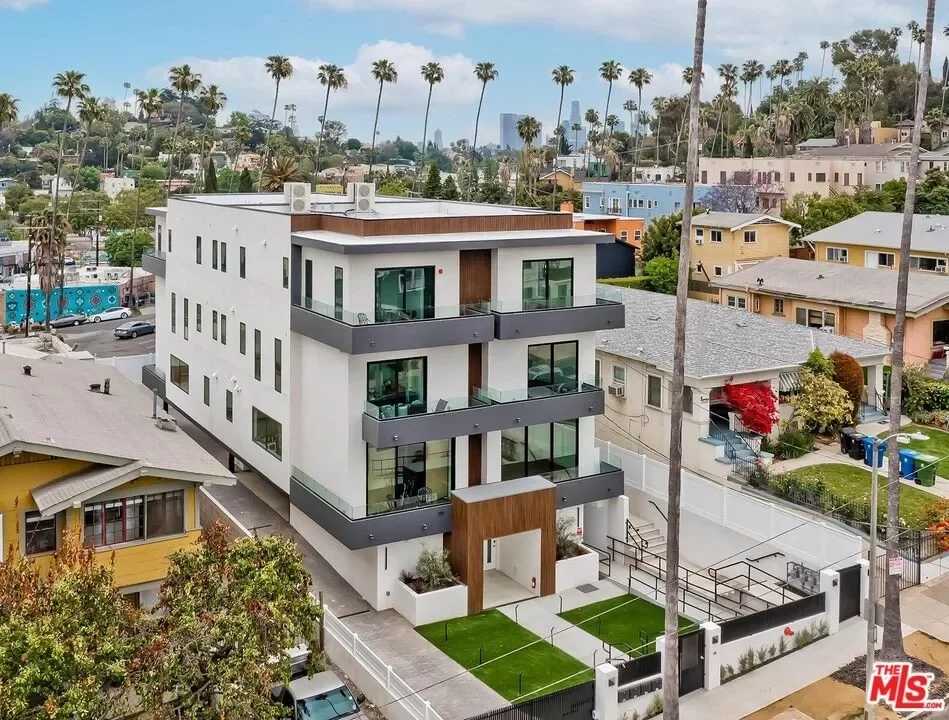 4BR Townhouse for Rent in Los Angeles, CA