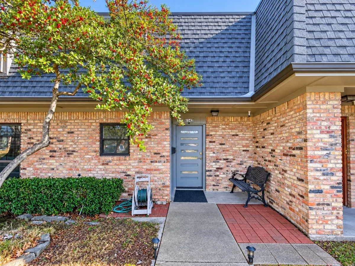 2BR Townhouse for Rent in Dallas, TX