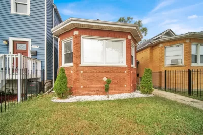 2BR House for Sale in Chicago, IL