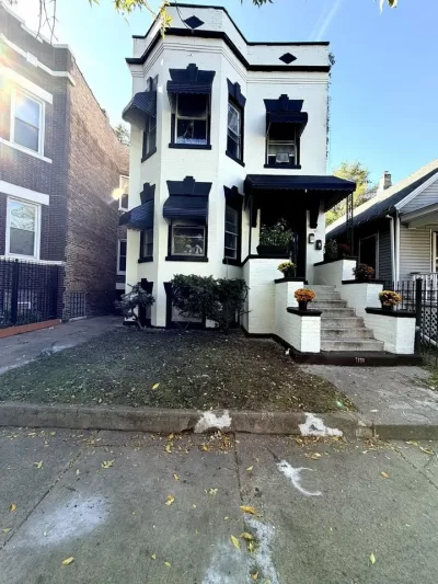 5BR Multi-Family for Sale in Chicago, IL