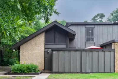 2BR Townhouse for Sale in Dallas, TX