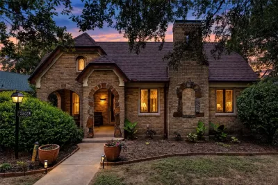 2BR House for Sale in Dallas, TX