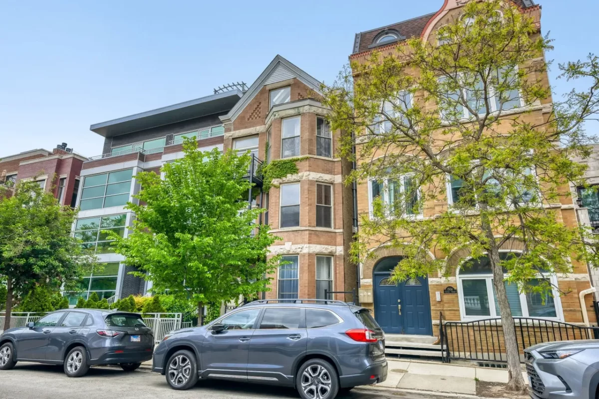 2BR Condo for Sale in Chicago, IL