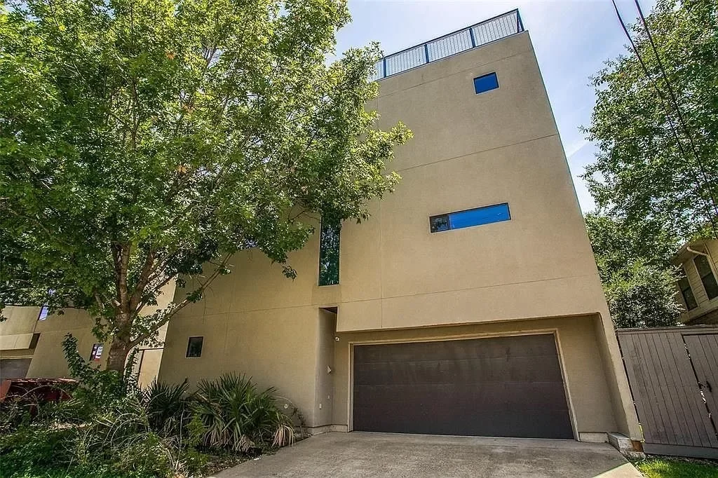 2BR Townhouse for Rent in Dallas, TX
