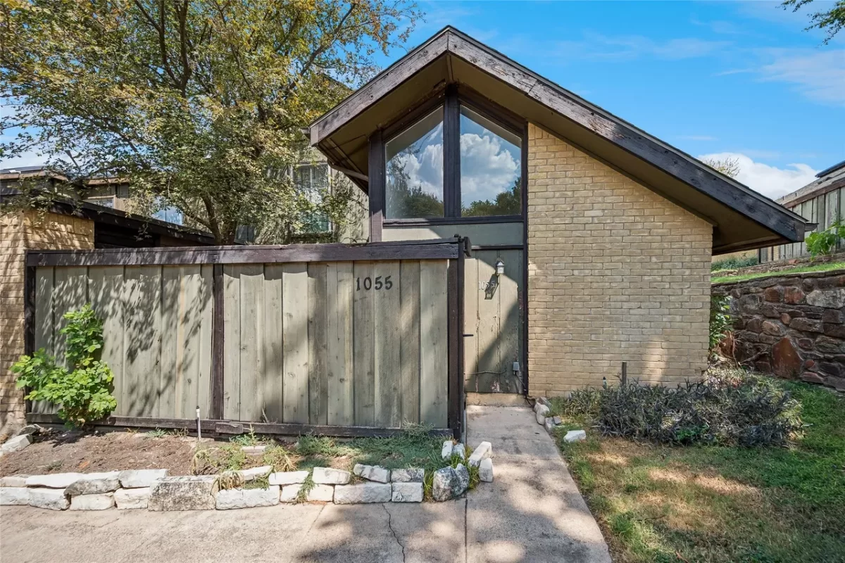 2BR House for Sale in Dallas, TX