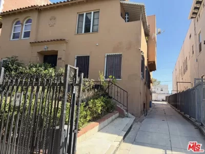 2BR Townhouse for Rent in Los Angeles, CA