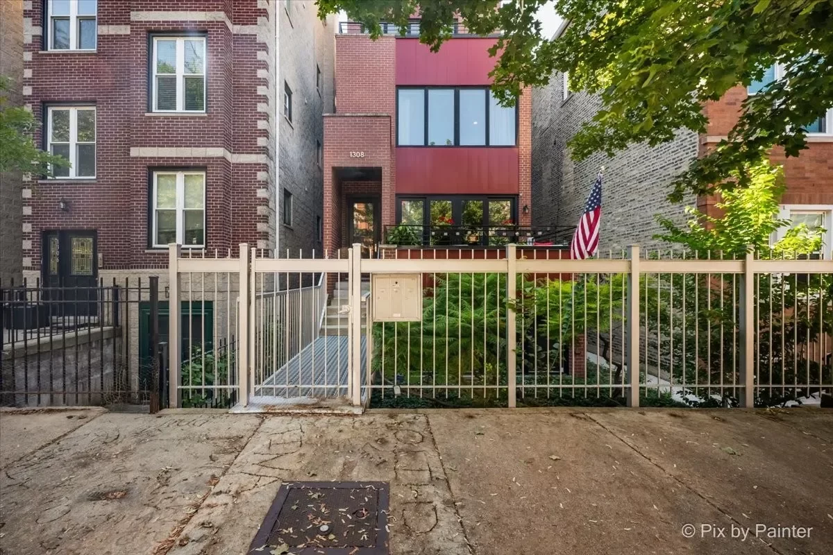2BR Condo for Sale in Chicago, IL