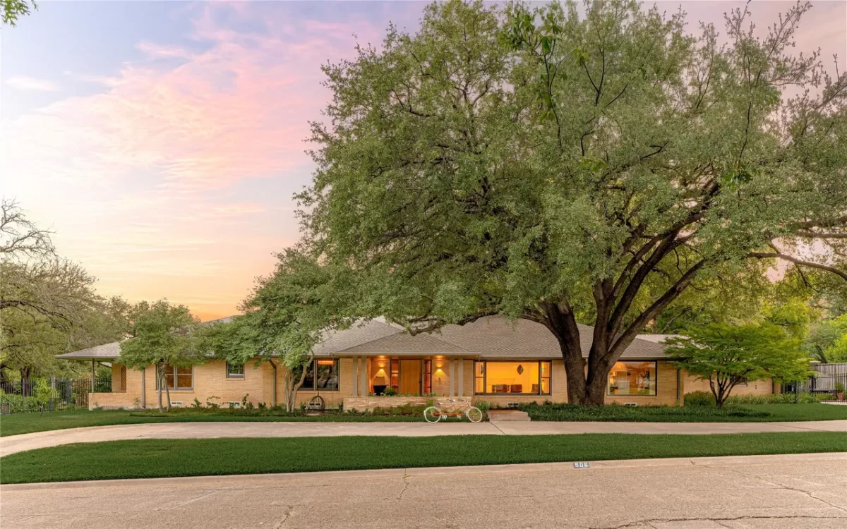 4BR House for Sale in Dallas, TX