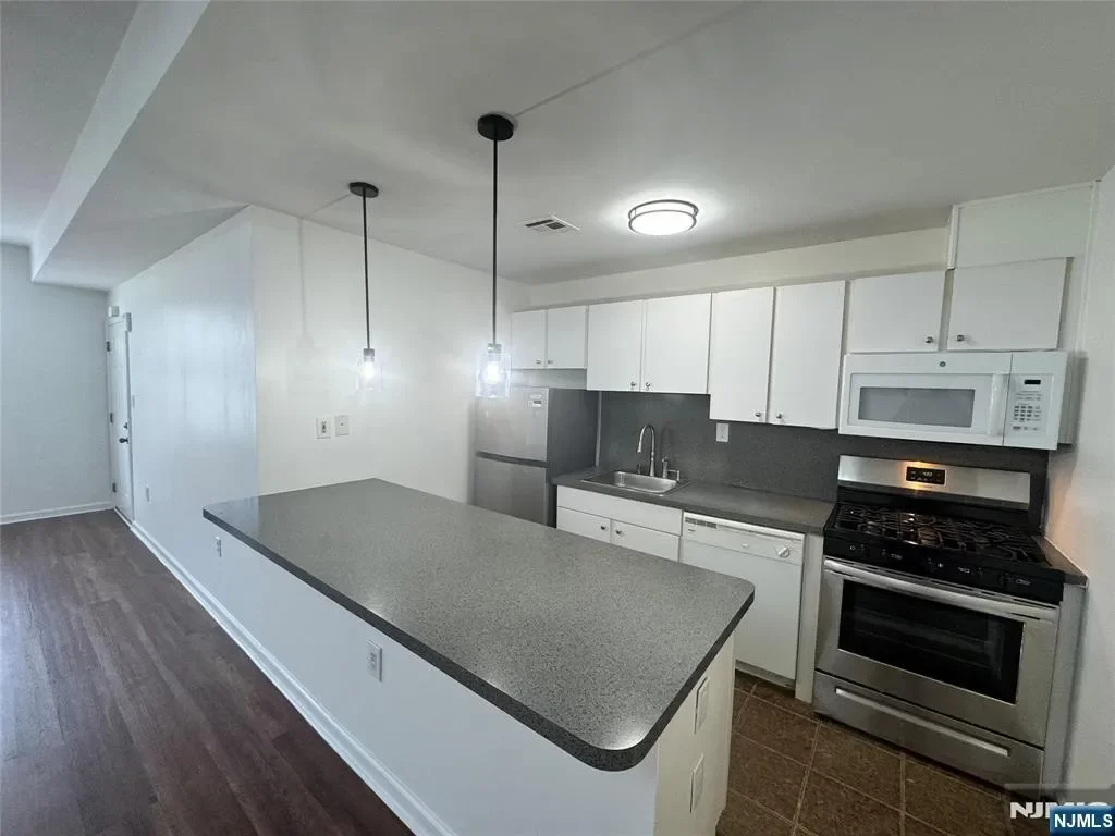 2BR Apartment for Rent in Jersey City, NJ